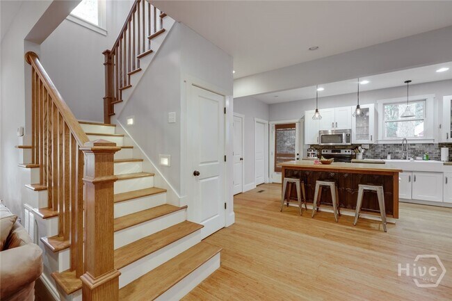 Building Photo - 139 Hillside St