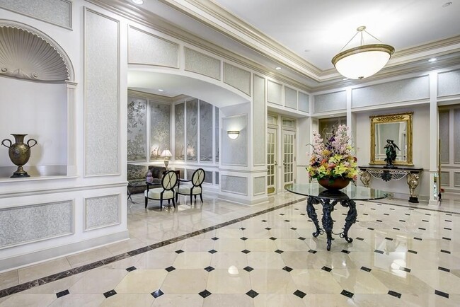 Lobby & Seating Area - 195 14th St NE