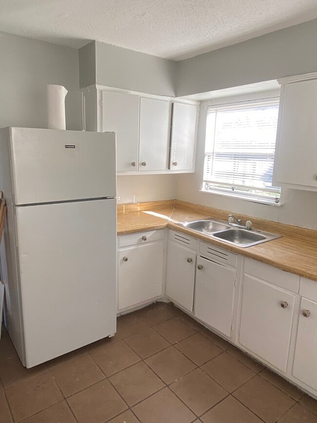 Building Photo - 5250 Kingsbury St