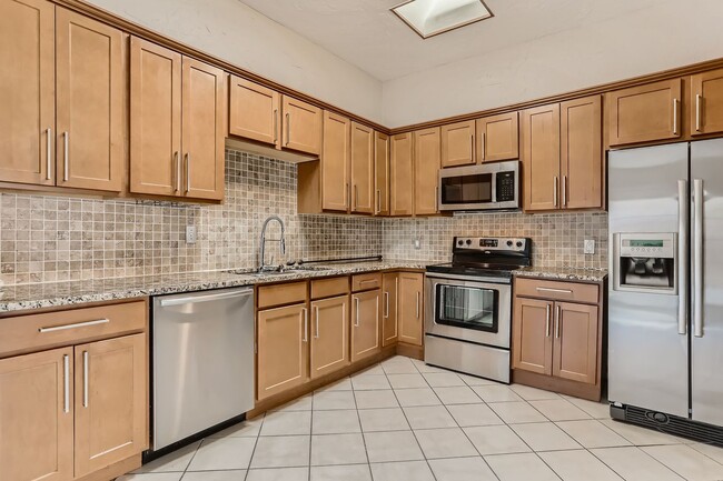 Building Photo - Stunning 4 bedroom, 4 bathroom home near Sloan's Lake!