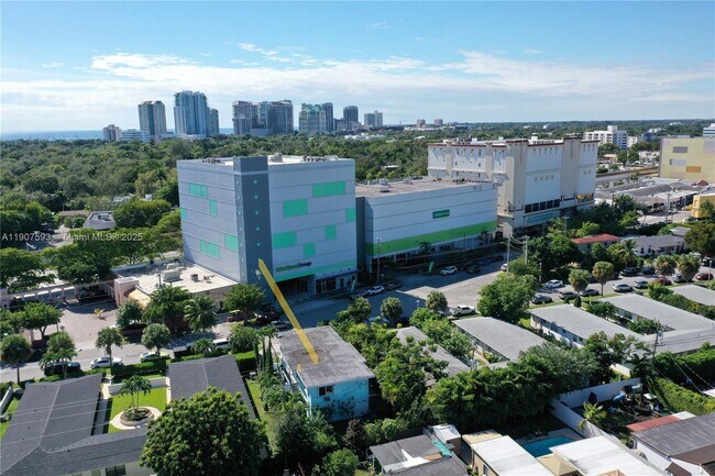 Building Photo - 2465 SW 27th St