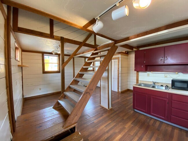 Building Photo - 515 S Fess Ave