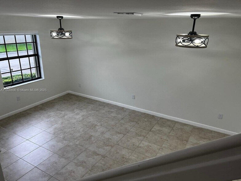 Building Photo - 11512 SW 151st Ave