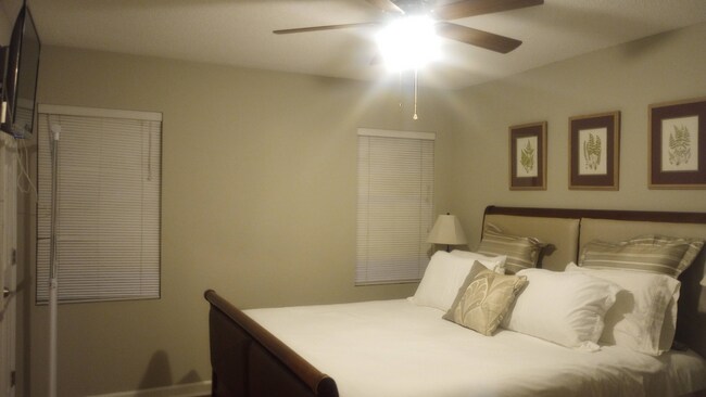 King Master Bedroom w/ Room Darkening Shades, Private Full Bathroom w/ Tub Shower, Linen Closet, etc - 2901 Westgate Dr