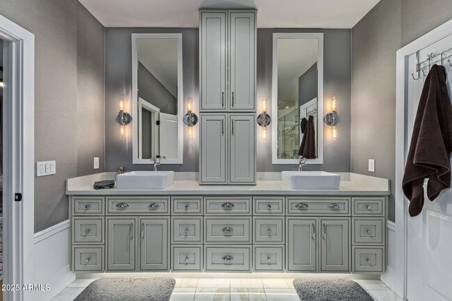 Building Photo - 3810 E Campbell Ave