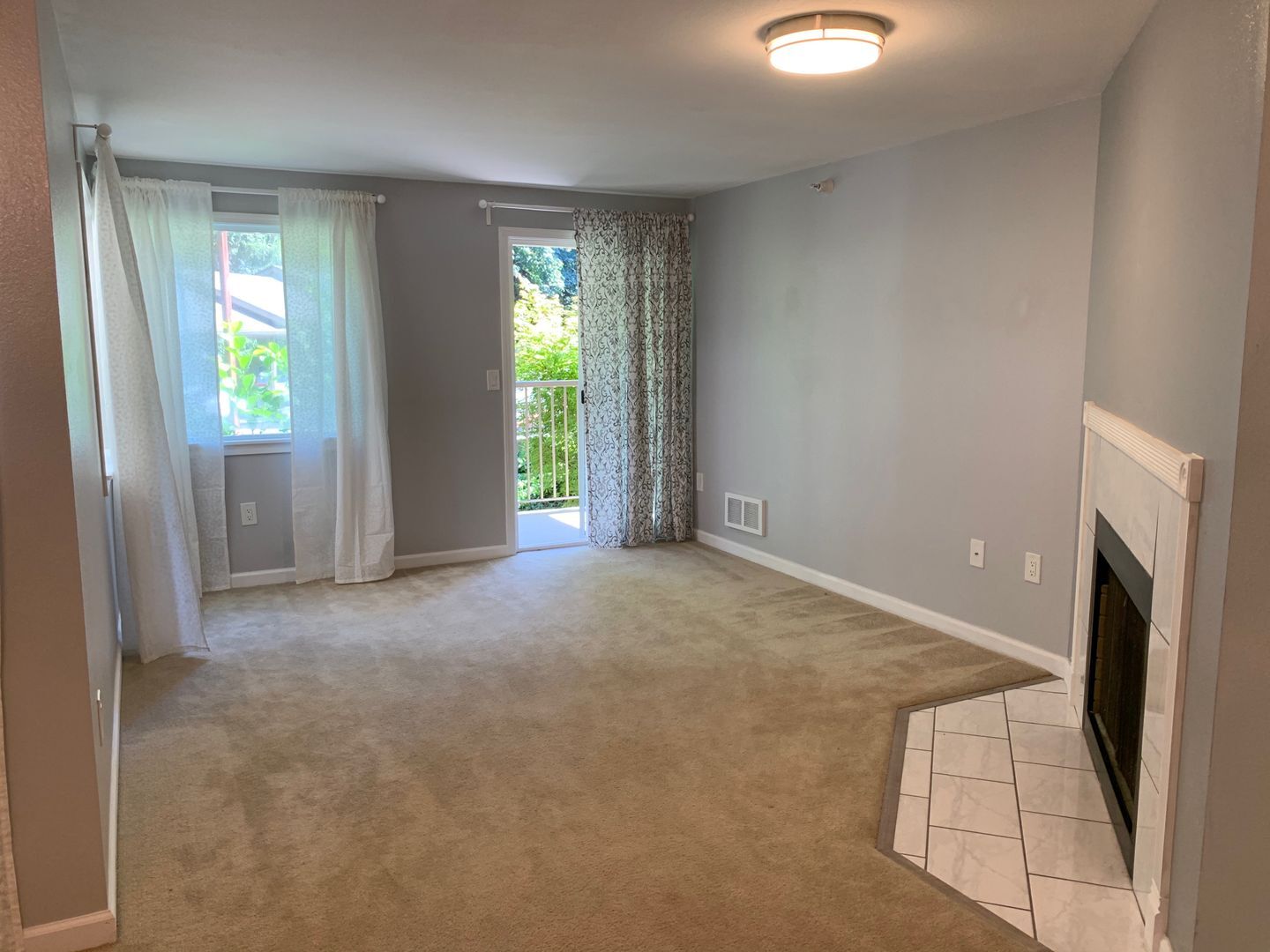 Building Photo - Issaquah Condo