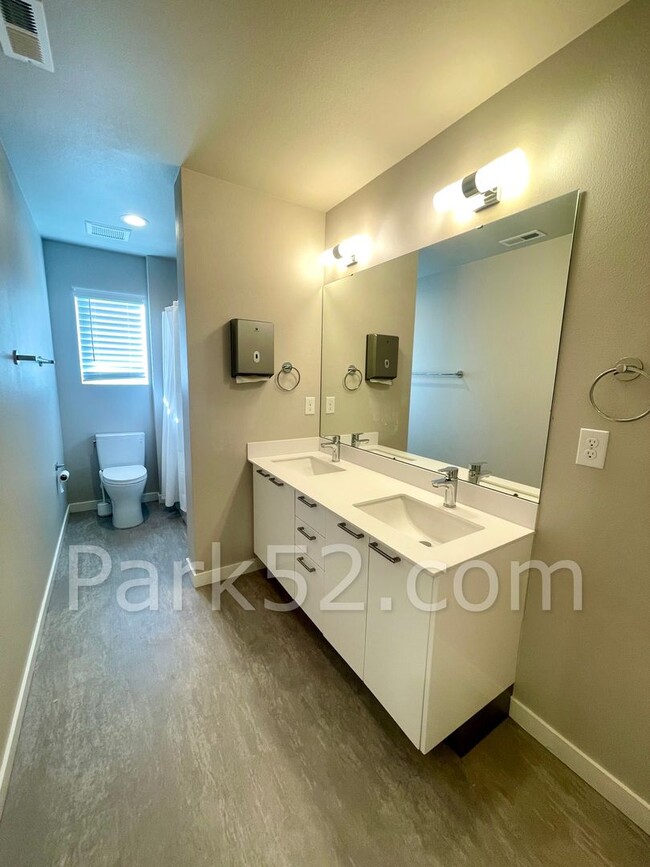 Building Photo - $250 Off 1st Full Month’s Rent! Beautiful ...