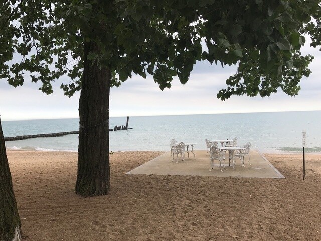 Building Photo - 1205 W Sherwin Ave