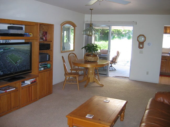 Building Photo - 4564 Beverly Glen Dr