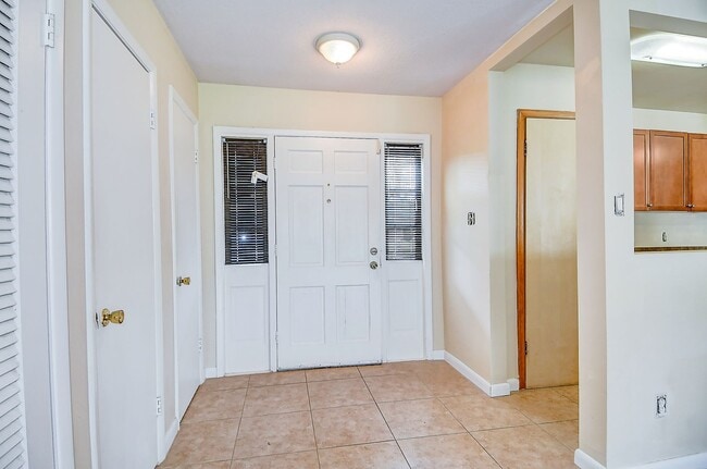 Building Photo - FOR RENT -  BRICK RANCH