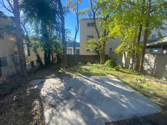 Building Photo - 285-287 N Center St Tri Plex