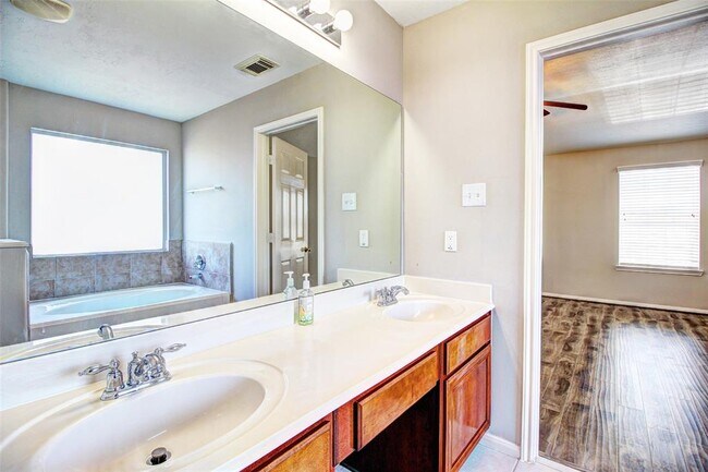 Building Photo - 17018 Midnight Sun Ln