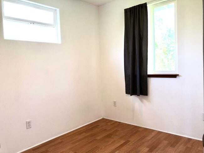 Building Photo - 15-1579-1579 Loke Rd