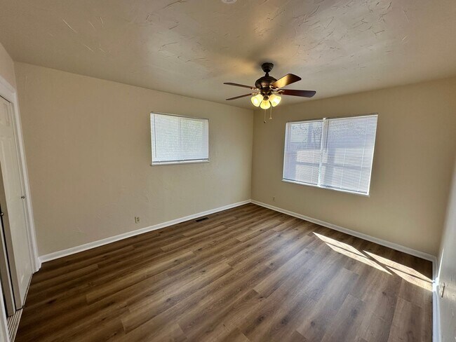 Building Photo - Versatile 3-bedroom, 1.5-bath Home Available in OKC!