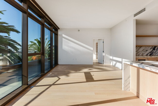 Building Photo - 700 Broadway