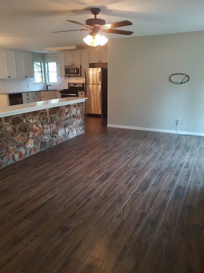 Building Photo - ~Bixby Beauty!~ Plank Flooring, Granite Co...