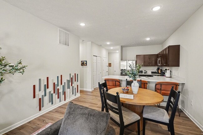 Building Photo - Spacious New 2BR/2BA Duplex Outside Of Cincinnati