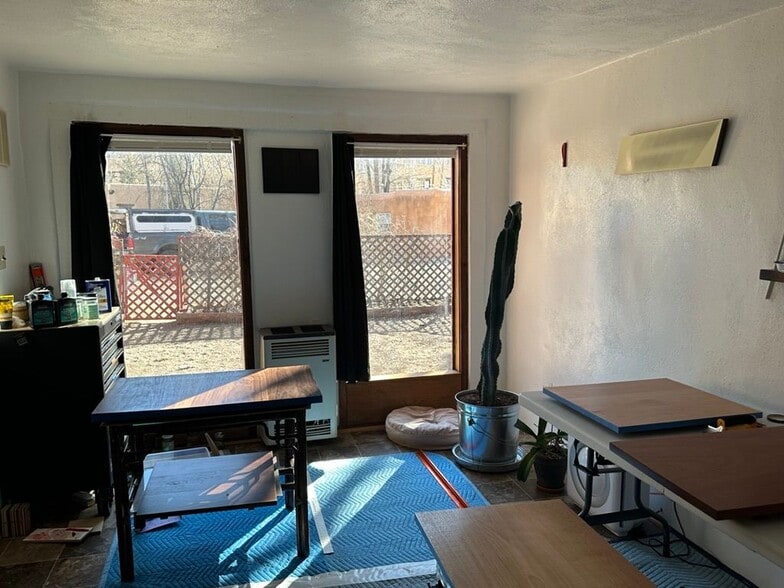 Building Photo - 332 Kit Carson Rd