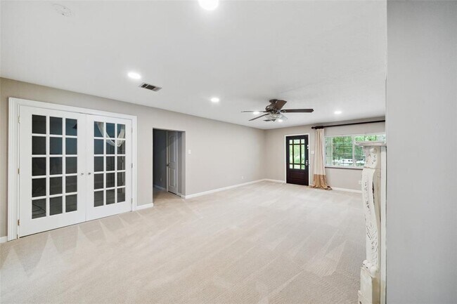 Building Photo - 13373 Southshore Dr