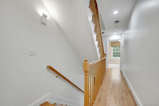 Building Photo - 142 Brook St