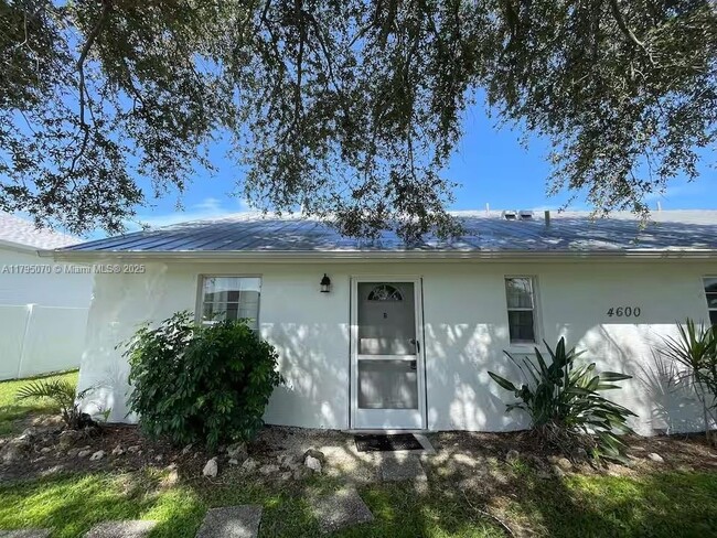 Primary Photo - 4600 SW 9th Pl