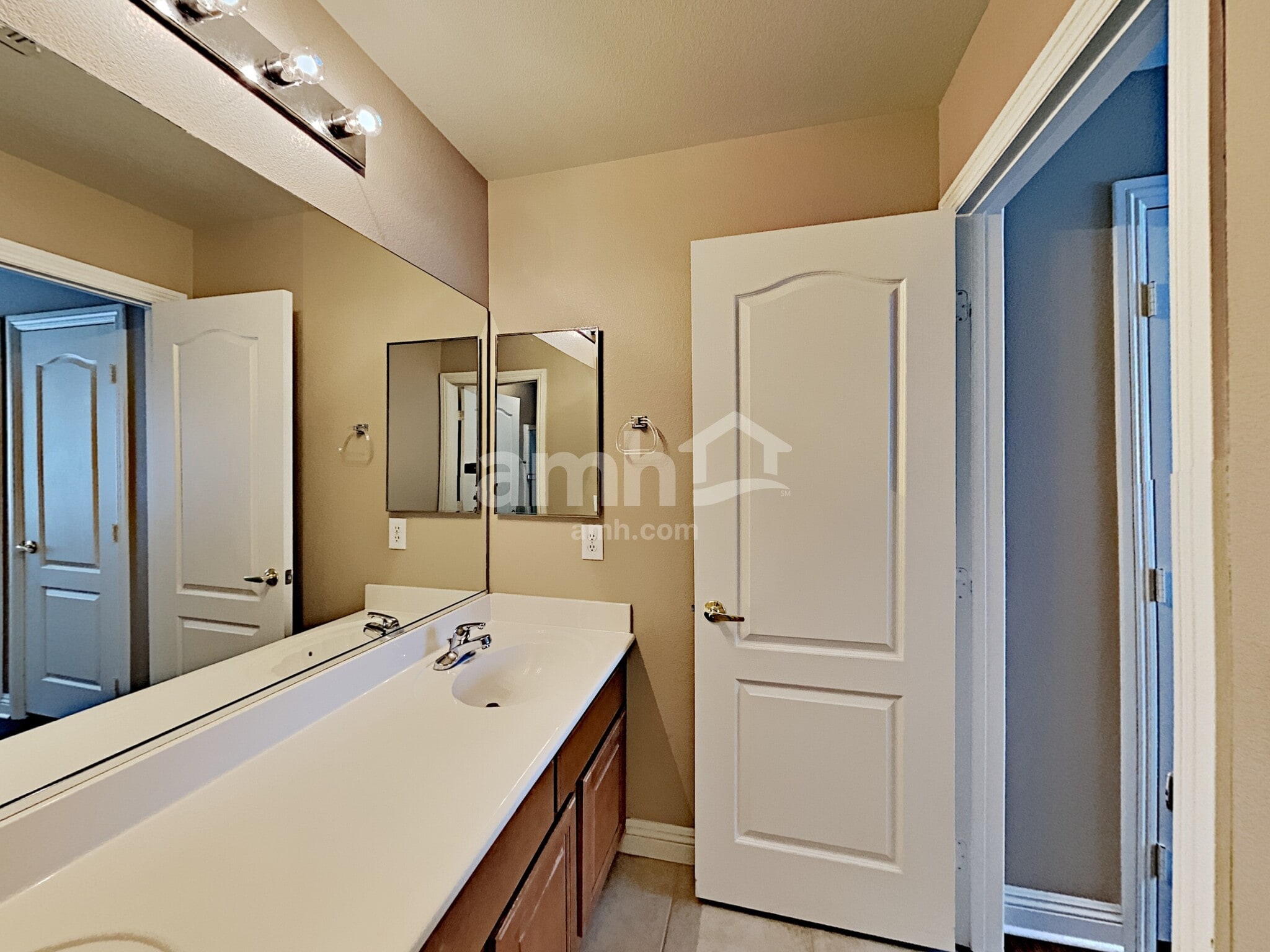 Building Photo - 8813 Red Fox Dr