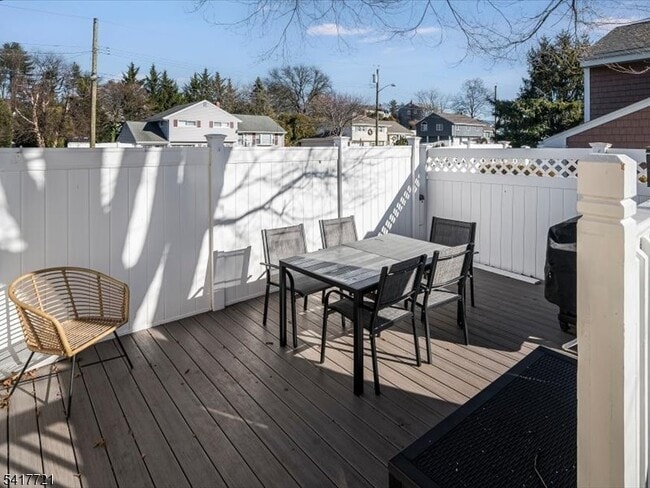 Building Photo - 15 Windemere Rd