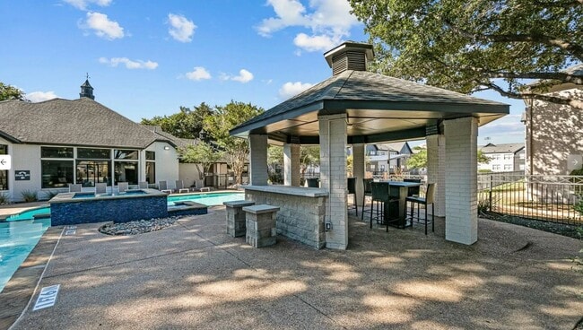 Building Photo - 2950 Mustang Dr