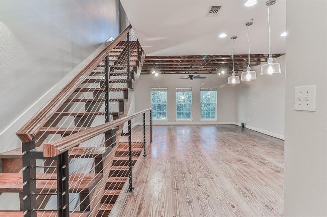 Building Photo - 3208 Jackson St