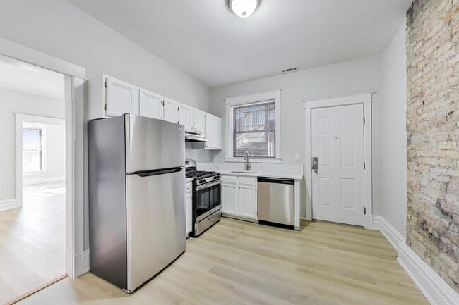 Building Photo - 2114 W Byron St