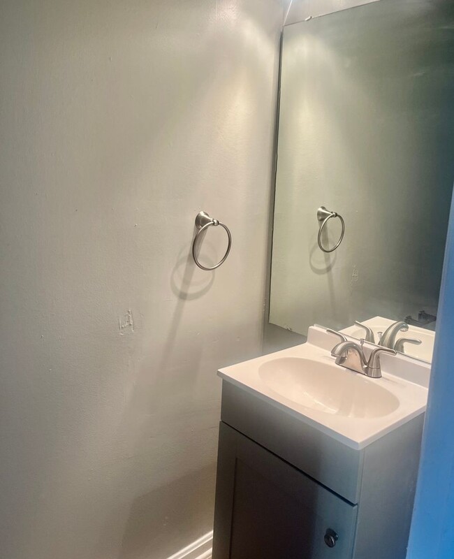 Building Photo - 3 Bedroom Townhouse Fredericksburg/Spotsylvania County