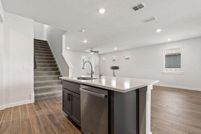 Building Photo - 368 Banff Dr