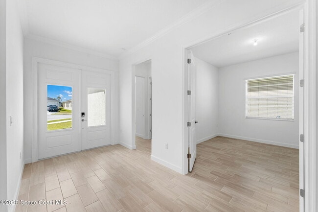 Building Photo - 1464 Island Ave NW