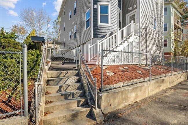 Building Photo - 9 Upsala St