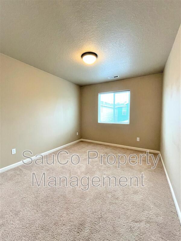 Building Photo - 3762 SE Oakleaf St