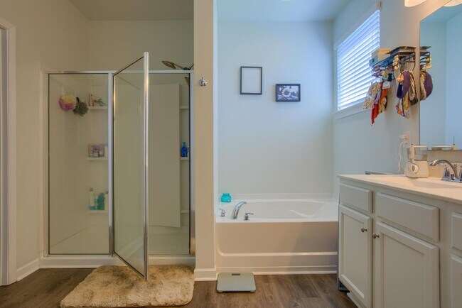 Building Photo - Charming 3-Bedroom Home for Rent in The Pr...