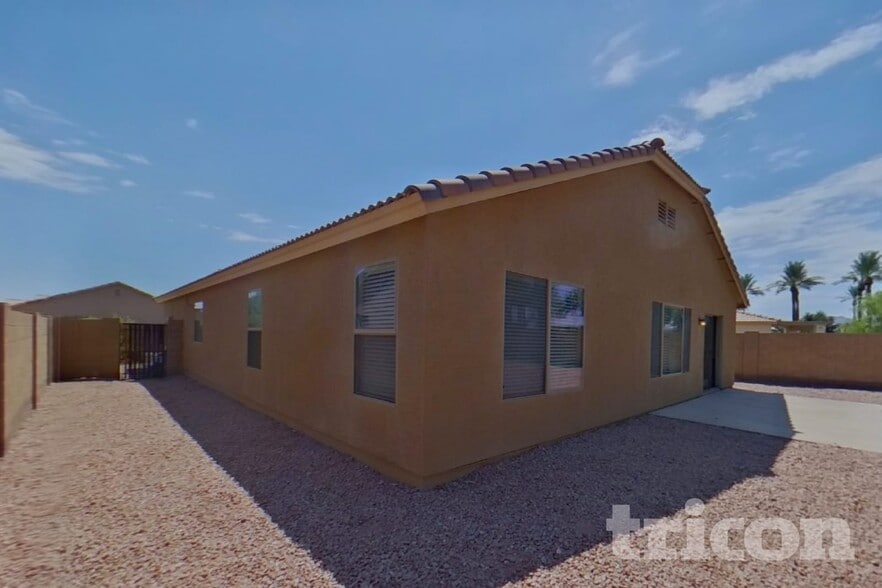 Building Photo - 43714 Cale Dr