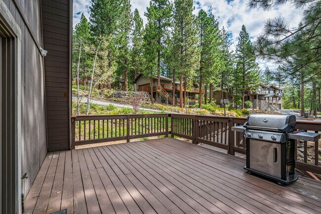 Building Photo - 729 Tyner Way