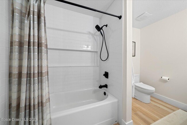 Building Photo - 555 Norwood Ct