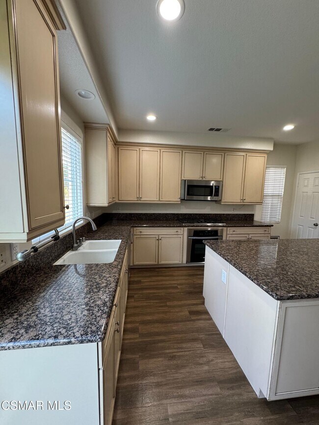 Building Photo - 67 Calle Cataluna