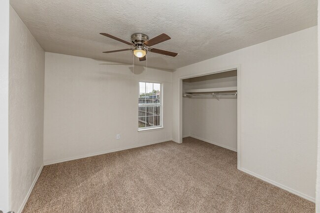 Building Photo - 1416 NW Arlington Ave