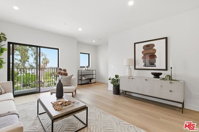 Building Photo - 3842 Don Tomaso Dr