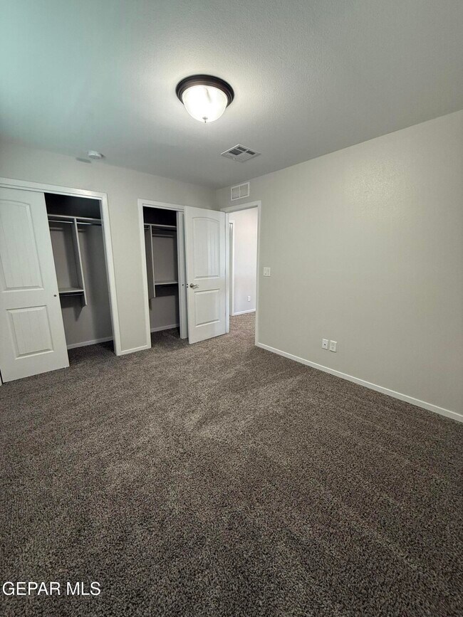 Building Photo - 1099 Sky River St