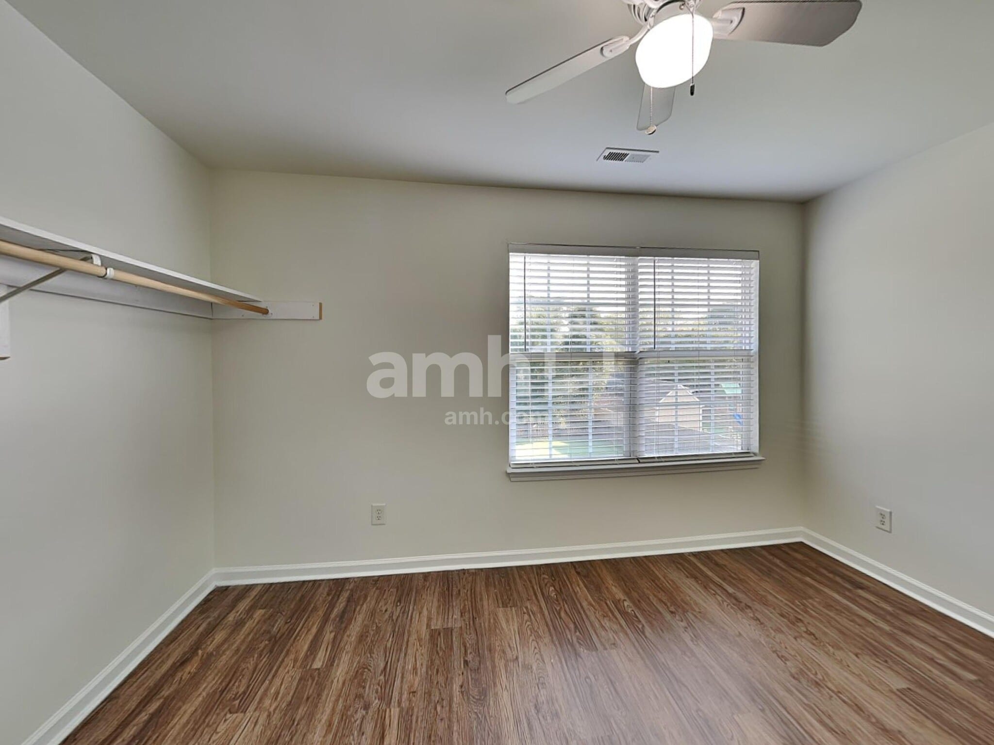 Building Photo - 1749 E Ridge Heights Dr