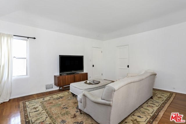 Building Photo - 268 S Orange Dr