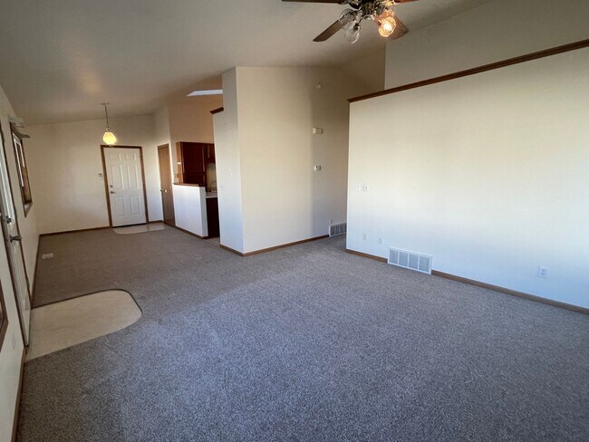 Building Photo - Beautiful Westend patio home