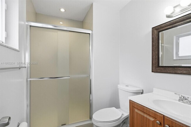 Building Photo - 808 NE 2nd St