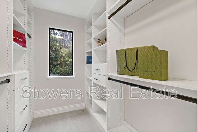 Building Photo - 17716 Columbia Dr