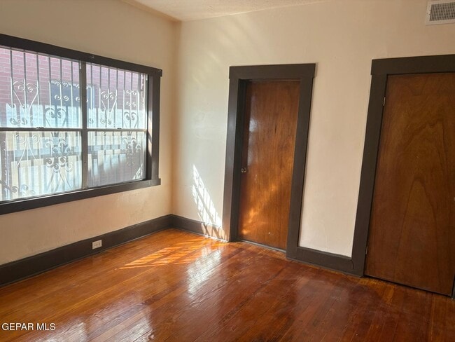 Building Photo - 3418 Pershing Dr