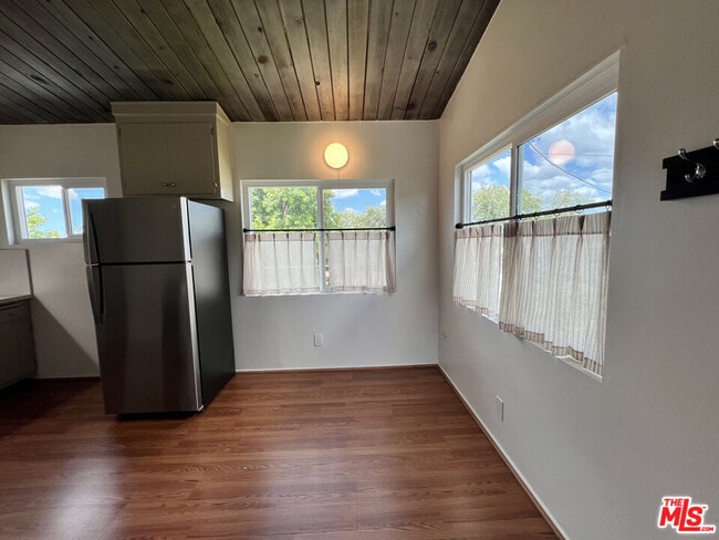 Building Photo - 2215 Orange Grove Ave